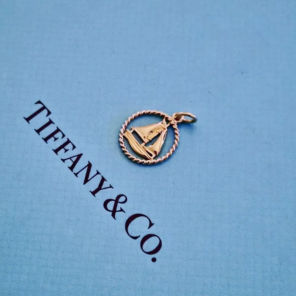 Tiffany & Co. 💖 firm